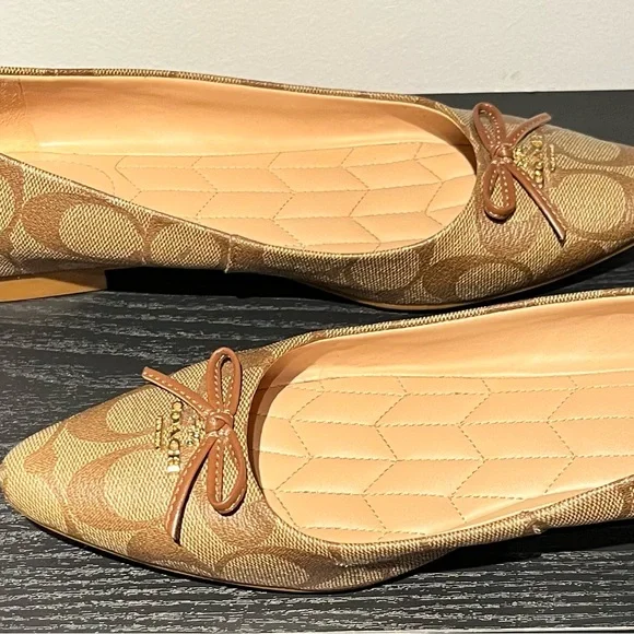 COACH Annabel pointed ballet flat. Color: KHAKI/SADDLE JACQUARD  size: 6 1/2 - Picture 2 of 6